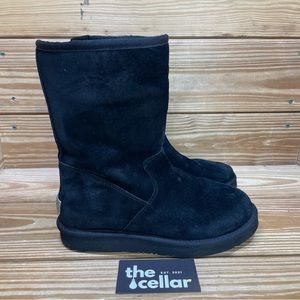 UGG Womens 7 Classic Short Boots Black Sheepskin Shearling Lined Boots